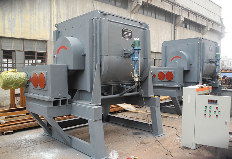 單軸翻缸混捏機(jī)2.jpg 單軸翻缸混捏機(jī)2.jpg